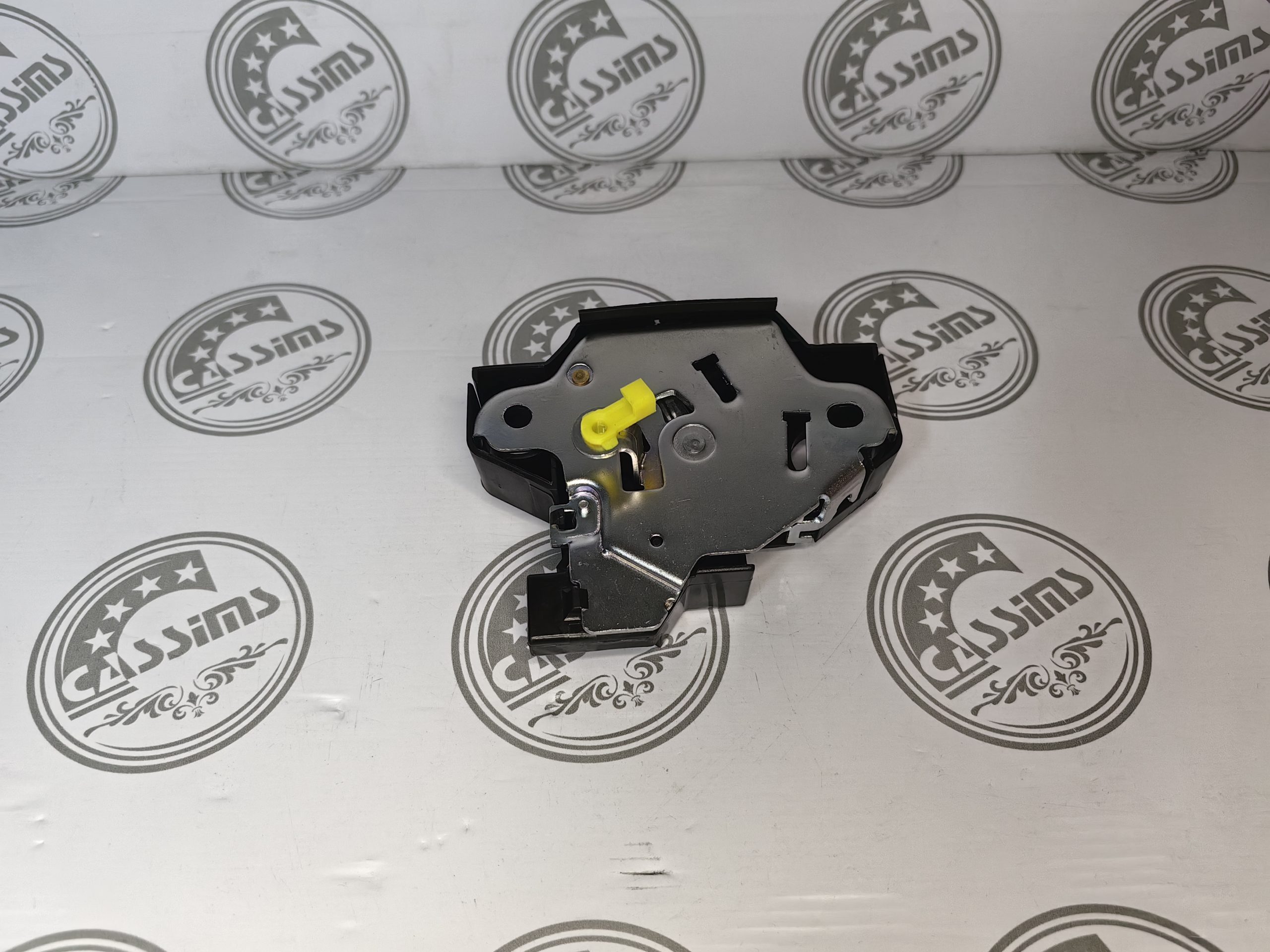 TOYOTA COROLLA PROFESSIONAL/QUEST BOOT LOCK MECHANISM - Image 2