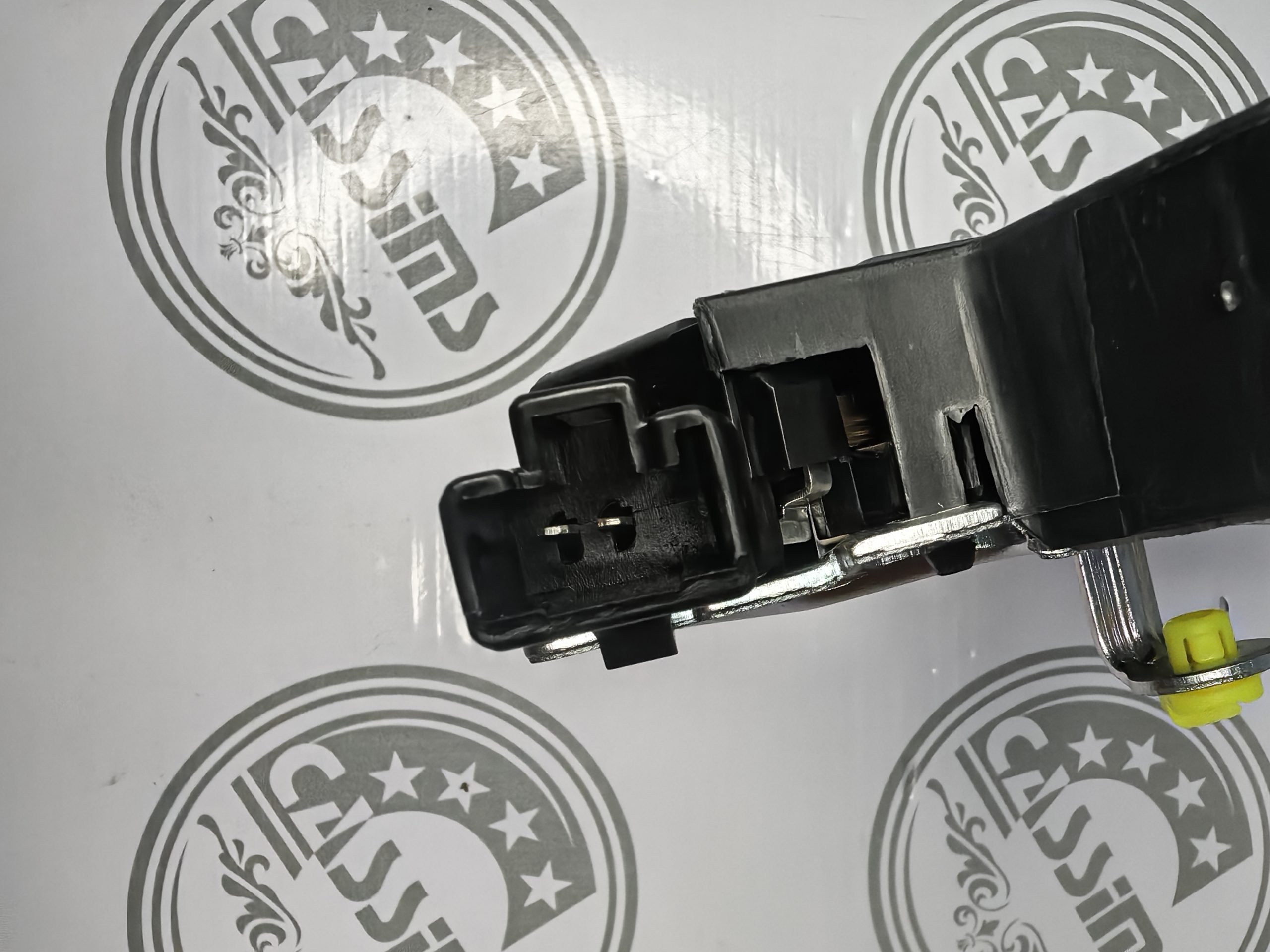 TOYOTA COROLLA PROFESSIONAL/QUEST BOOT LOCK MECHANISM - Image 3